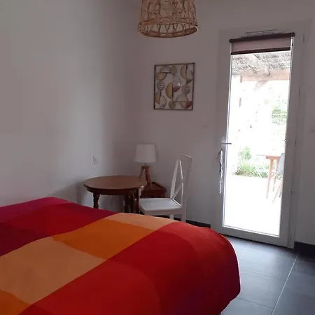 Chambre privée au coeur d'une pinède dans un quartier résidentiel-2